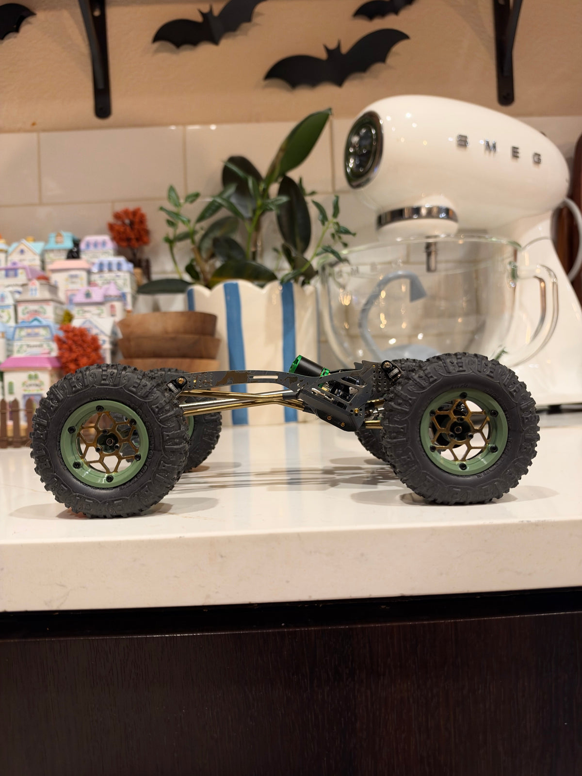 Green and Gold Splatter ARTR Titanium Tiger Snake Chassis